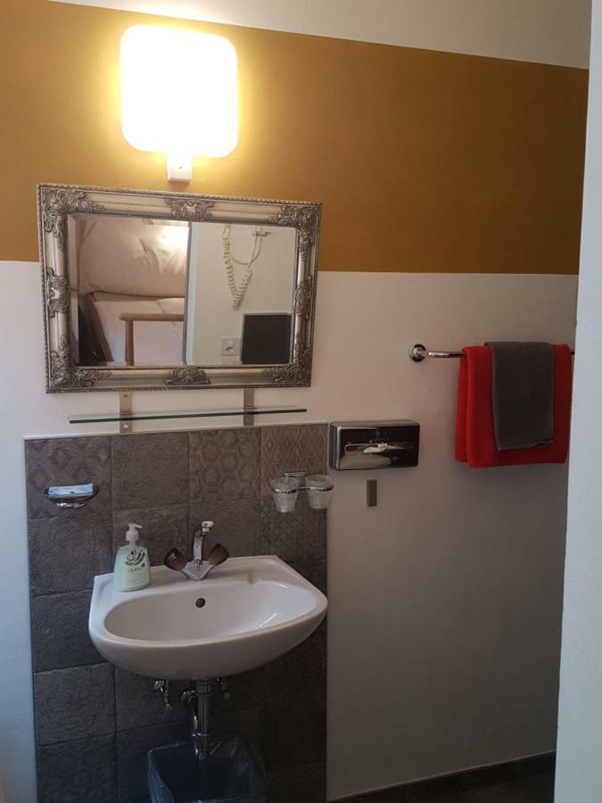 Garni Giacometti Locarno Bagian luar foto